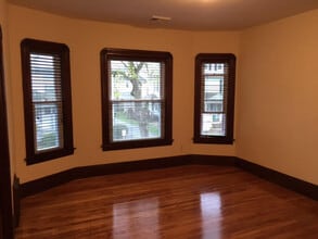 25 Shaffner St, Unit 2 in Worcester, MA - Foto de edificio - Building Photo