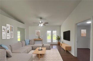 936 Eisenhower Blvd in Lehigh Acres, FL - Building Photo