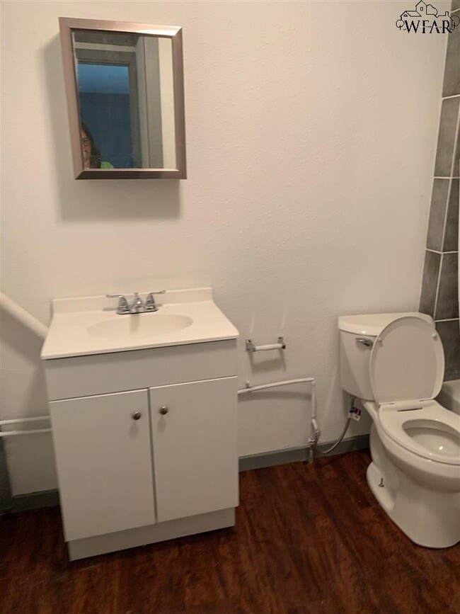 property at 1704 Pearl Ave