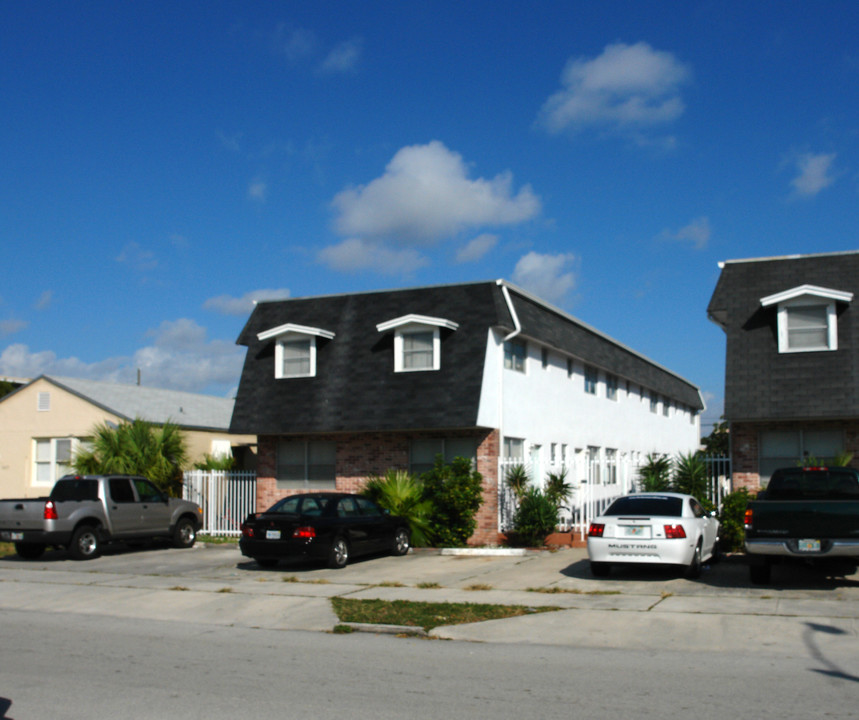 1947-1949 Taylor St in Hollywood, FL - Foto de edificio