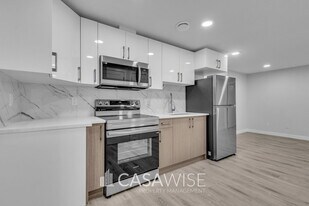 3233 Magpie Link NW in Edmonton, AB - Building Photo