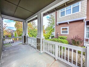 2018 17th Ave NE in Issaquah, WA - Building Photo - Building Photo