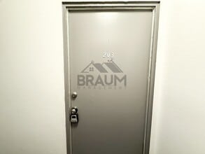 13347 Victory Blvd in Los Angeles, CA - Building Photo - Building Photo