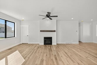 551 S Teton Ave in Sugar City, ID - Foto de edificio - Building Photo