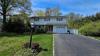 72 Schriever Ln in New City, NY - Building Photo