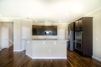 5600 NW Pine Trail Cir in Port St. Lucie, FL - Building Photo - Building Photo