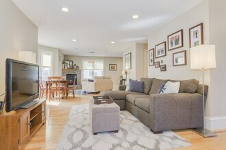13 Downer Ct, Unit 13 in Boston, MA - Building Photo - Building Photo
