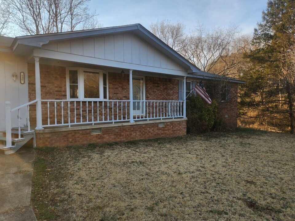 137 N Elizabeth St in Dover, AR - Building Photo