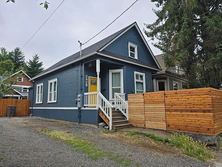 2428 NE Rodney Ave in Portland, OR - Building Photo