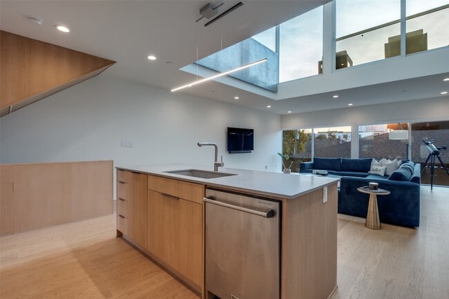 4626 Coles Manor Pl in Dallas, TX - Foto de edificio - Building Photo