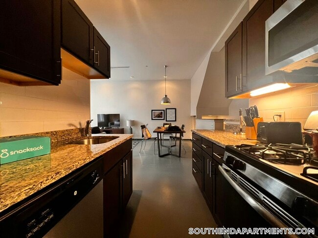 160 E Berkeley St, Unit 514 in Boston, MA - Building Photo - Building Photo