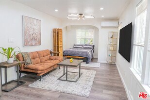 348 Laveta Terrace in Los Angeles, CA - Building Photo