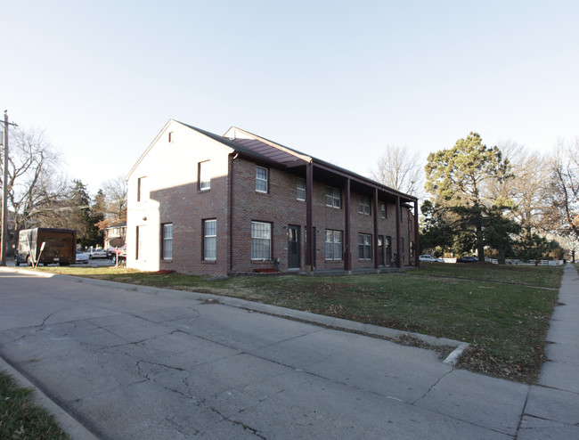 1430 N 44th St in Lincoln, NE - Foto de edificio - Building Photo