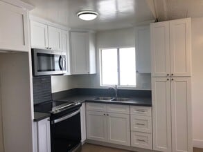 4271 Green Ave, Unit 3 in Los Alamitos, CA - Building Photo - Building Photo