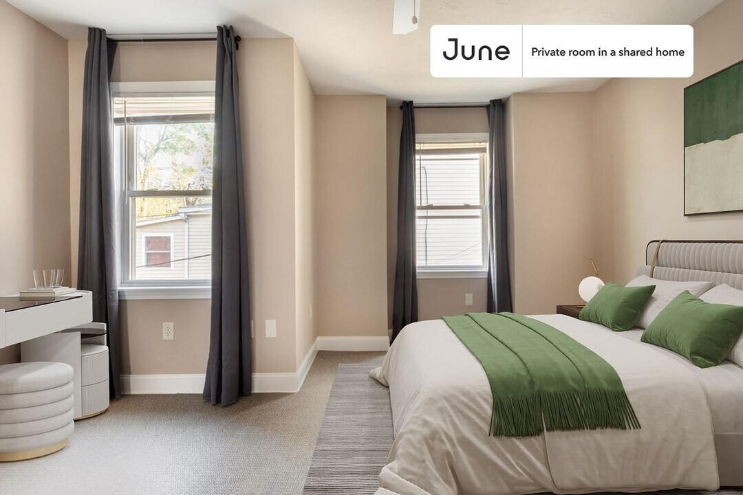Private bedroom in 4 bed/2 bath Home in Boston, MA - Building Photo