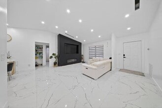 849 Camellia Dr in Royal Palm Beach, FL - Building Photo - Building Photo