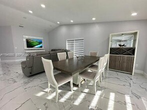 1040 SW 142nd Ave in Miami, FL - Building Photo - Building Photo