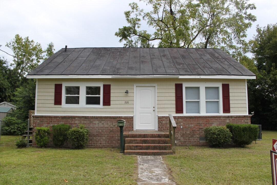 220 Jones St in New Bern, NC - Building Photo