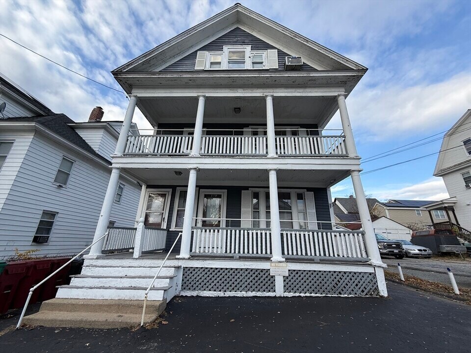 173 Princeton Blvd in Lowell, MA - Building Photo