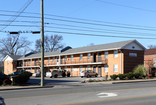 Belmont Village Apartments in Nashville, TN - Building Photo - Building Photo