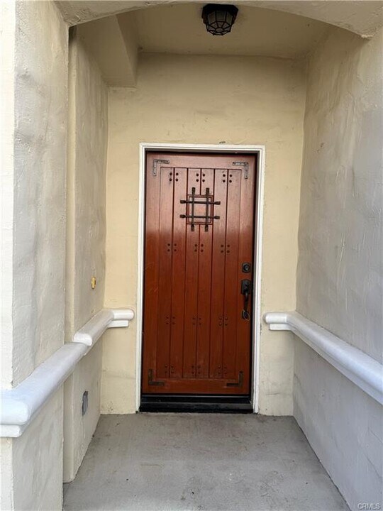 68 N Chester Ave in Pasadena, CA - Building Photo