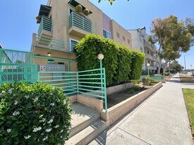 2620 S Barrington Ave, Unit 101 in Los Angeles, CA - Building Photo