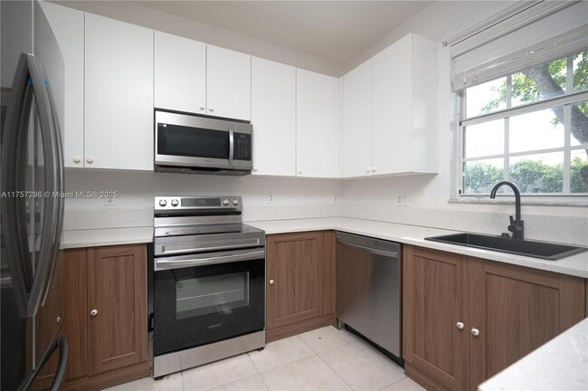 445 NE 21st Ave in Homestead, FL - Building Photo - Building Photo