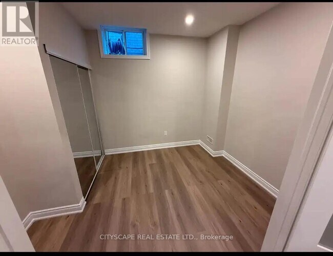 3367 Post Rd in Oakville, ON - Building Photo - Building Photo