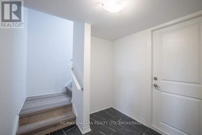 158 Hillcrest Rd in Port Colborne, ON - Building Photo - Building Photo