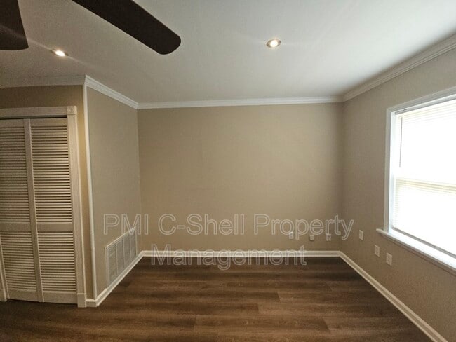property at 913 Gordon Ave