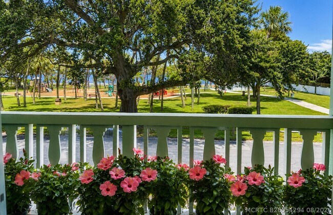 property at 421 S Lakeside Dr
