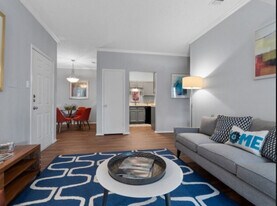 The Oaks of North Dallas in Dallas, TX - Building Photo