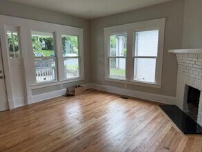 247 Wellington St SW in Atlanta, GA - Foto de edificio - Building Photo