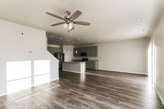 12045 Wooden Trace Dr in Louisville, KY - Foto de edificio - Building Photo