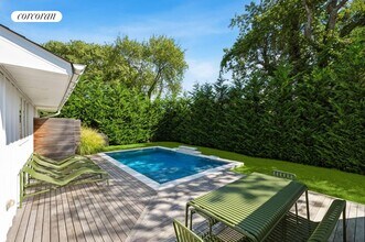 28 Cliff Dr in Sag Harbor, NY - Building Photo - Building Photo