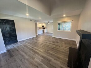 367 N Melrose Dr in Vista, CA - Building Photo - Building Photo
