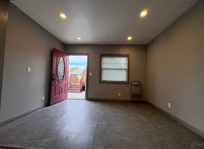 1714 N Lincoln St in Burbank, CA - Foto de edificio - Building Photo