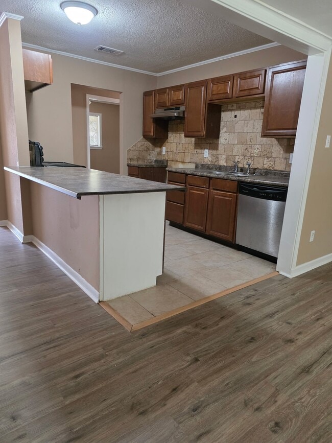 1301 Meadowview Dr in Bossier City, LA - Building Photo - Building Photo