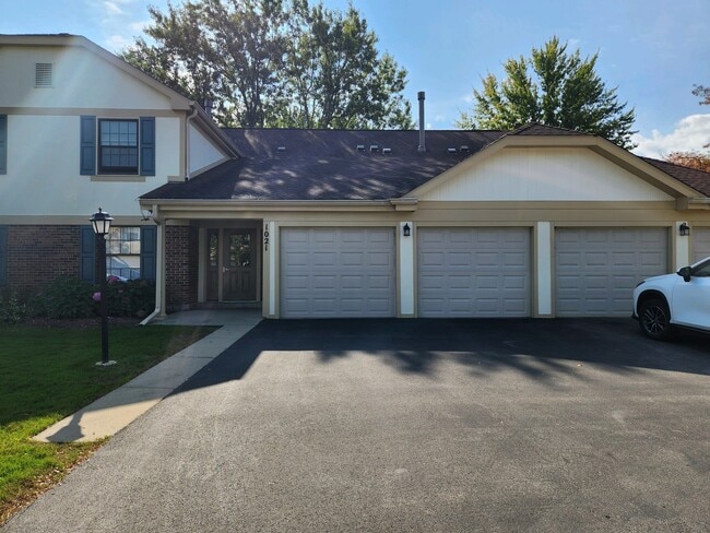 property at 1021 Boxwood Ct
