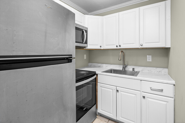 151 Courtland Ave in Stamford, CT - Building Photo - Building Photo