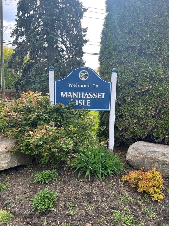 11 Mohegan Ave in Port Washington, NY - Building Photo - Building Photo