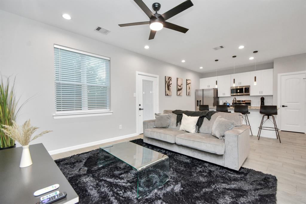 7418 Mount St in Houston, TX - Building Photo