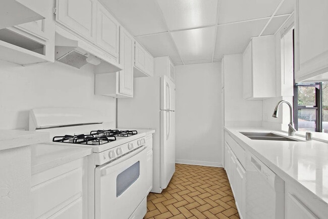 6670 W 86th Pl in Los Angeles, CA - Building Photo - Building Photo