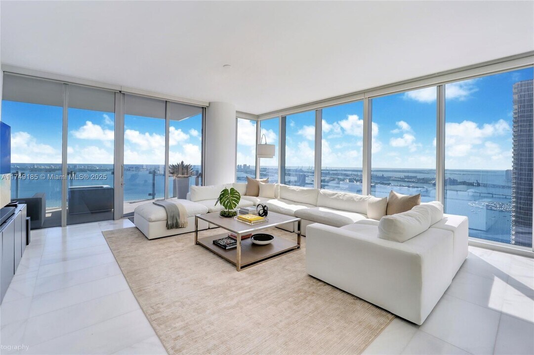 700 NE 26th Terrace in Miami, FL - Building Photo