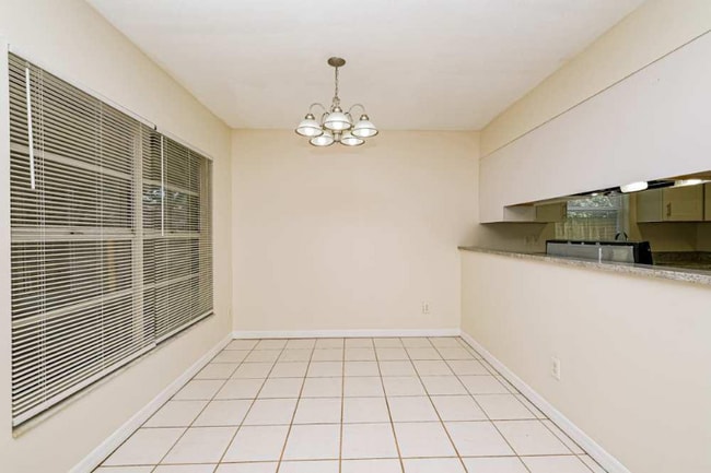 123123 Woodleigh Ave in Tampa, FL - Foto de edificio - Building Photo