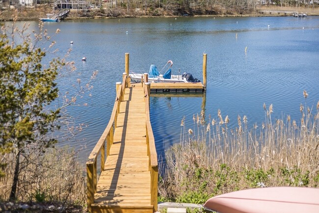 235 Edgewater Dr W in Falmouth, MA - Building Photo - Building Photo