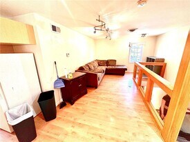 42 Broadway in Newport, RI - Building Photo