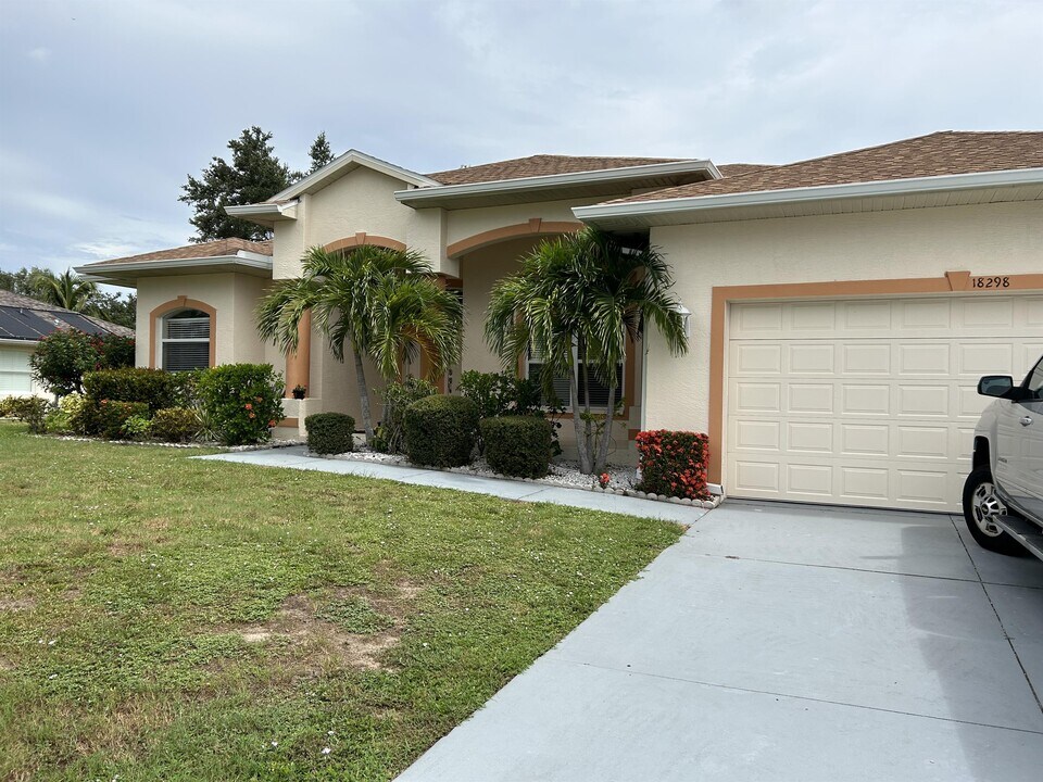 18298 Caddy Ave in Port Charlotte, FL - Building Photo