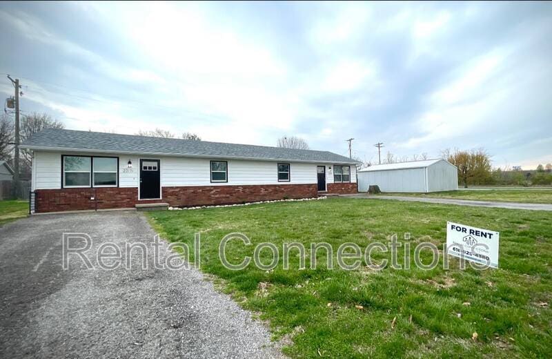 2217 Melanie Ln in Marion, IL - Building Photo