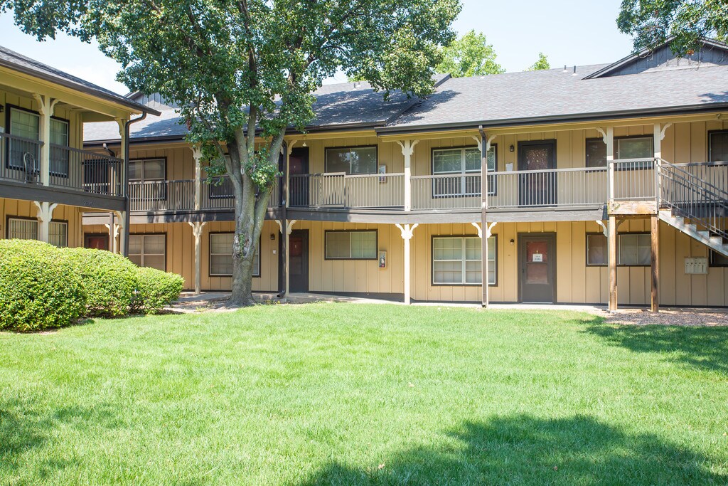 Stratford East Apartments in Wichita, KS